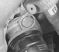  Снятие и установка клапана термостата масляного радиатора Opel Kadett E