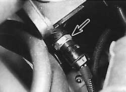  Проверка, снятие и установка термодатчика вентилятора радиатора Opel Kadett E